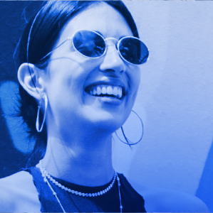 Woman wiht glasses smiling